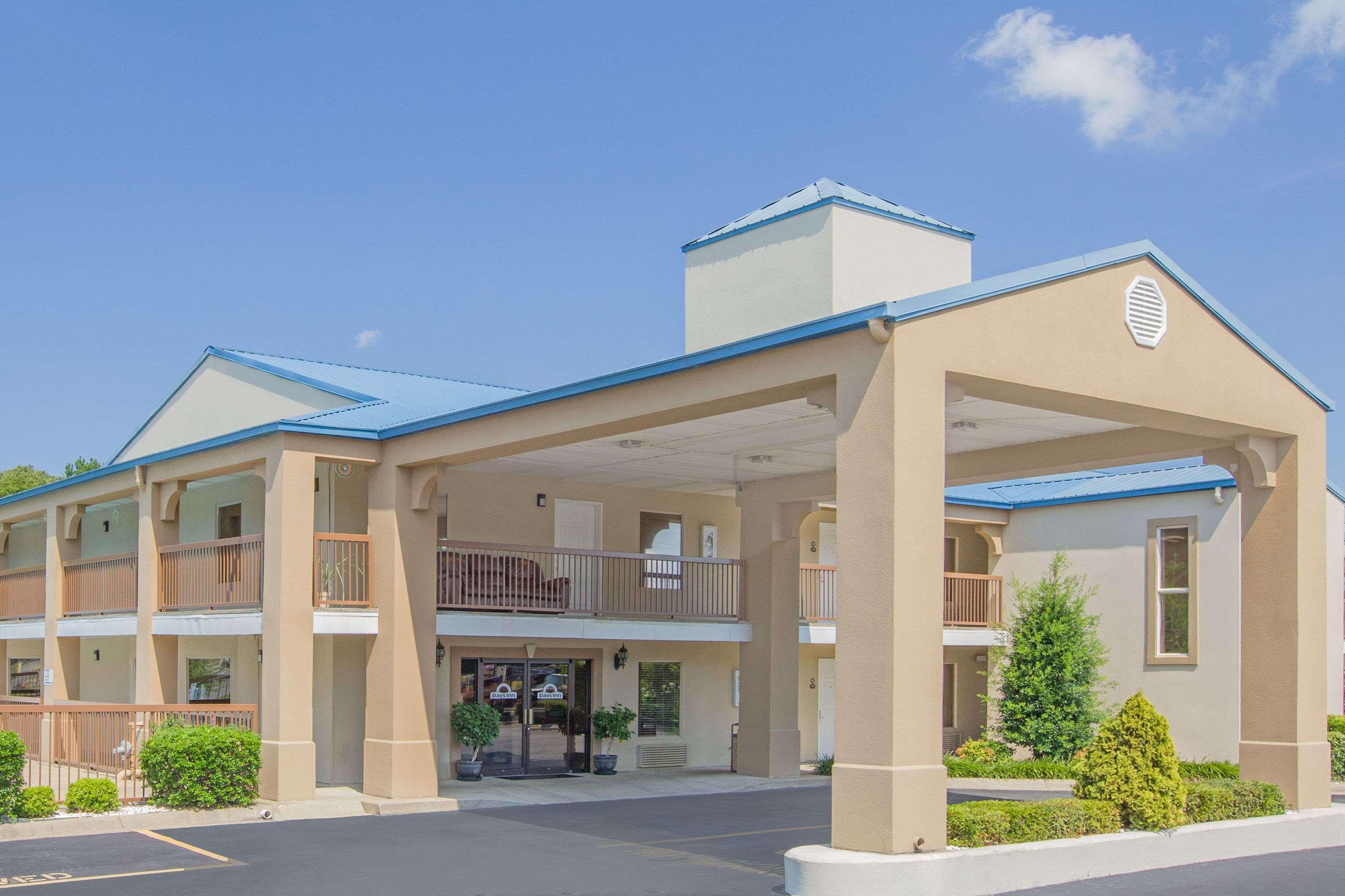 Days Inn & Suites By Wyndham Pine Bluff Buitenkant foto