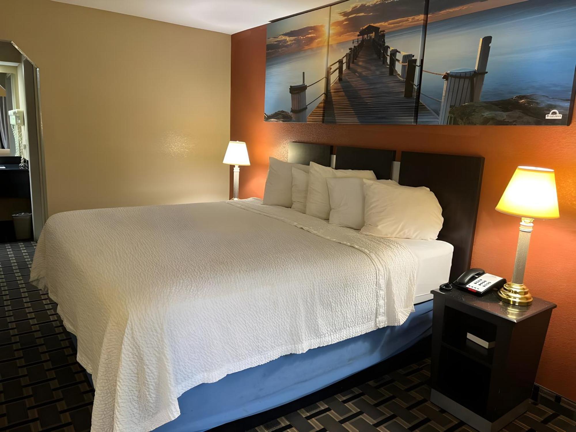 Days Inn & Suites By Wyndham Pine Bluff Buitenkant foto