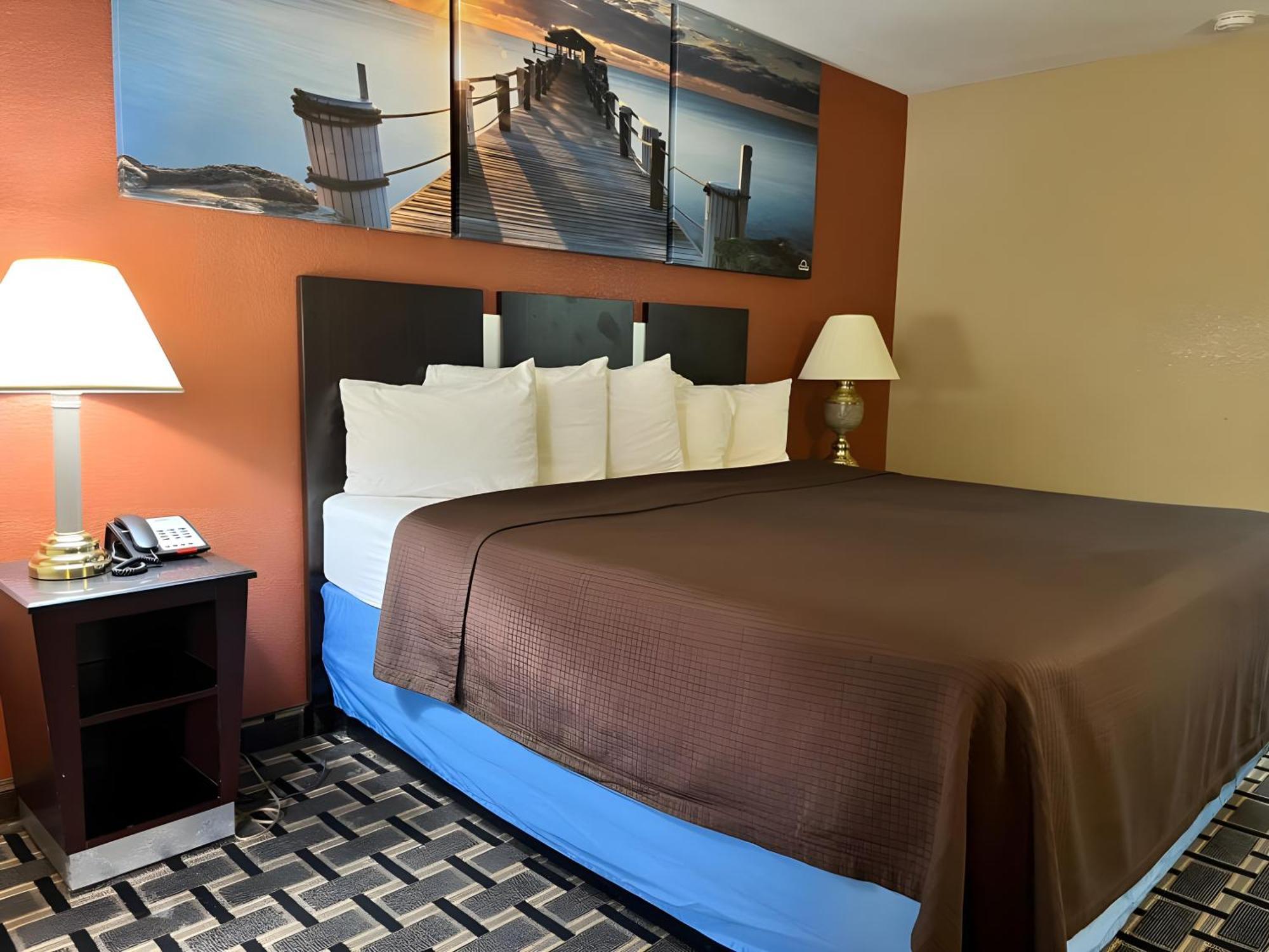 Days Inn & Suites By Wyndham Pine Bluff Buitenkant foto