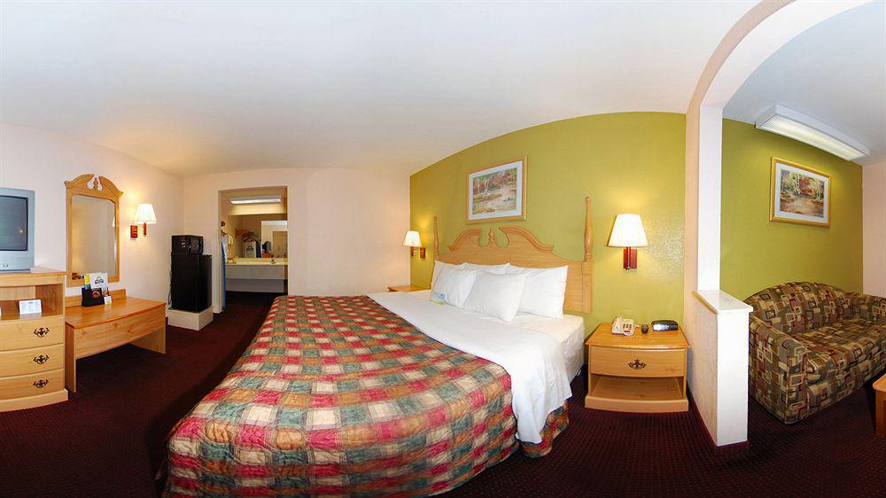 Days Inn & Suites By Wyndham Pine Bluff Buitenkant foto