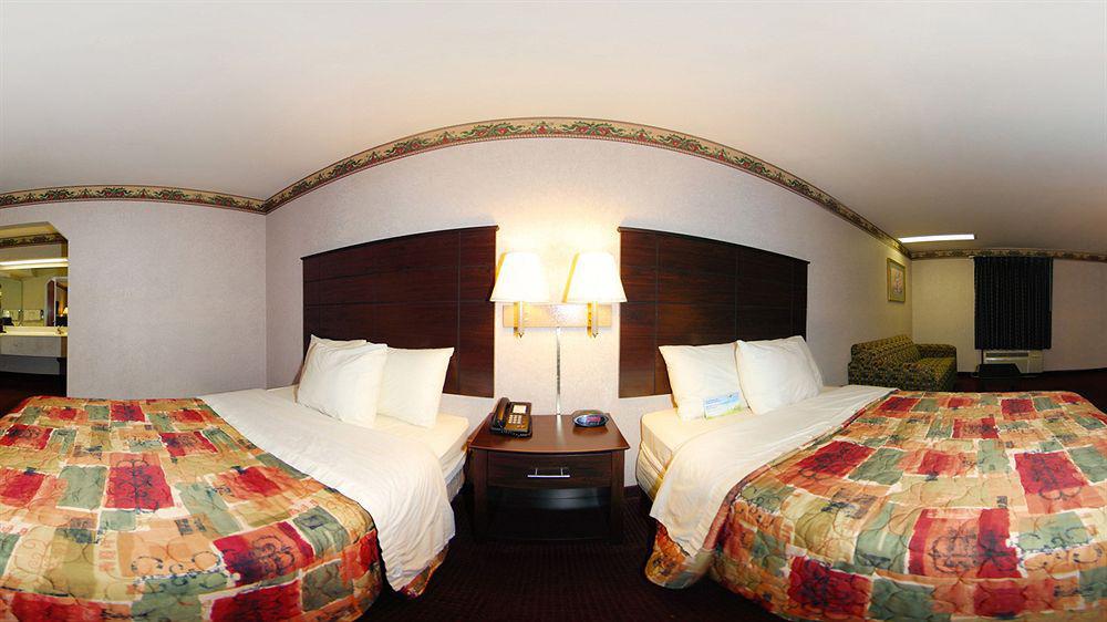 Days Inn & Suites By Wyndham Pine Bluff Buitenkant foto